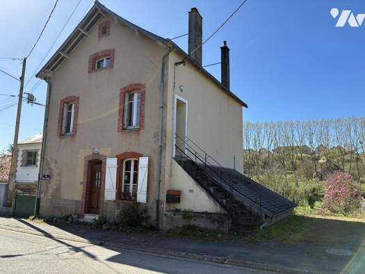 Maison à vendre 131 000 € 2 chambres 104 m² 899 m² de terrain Laval 53000