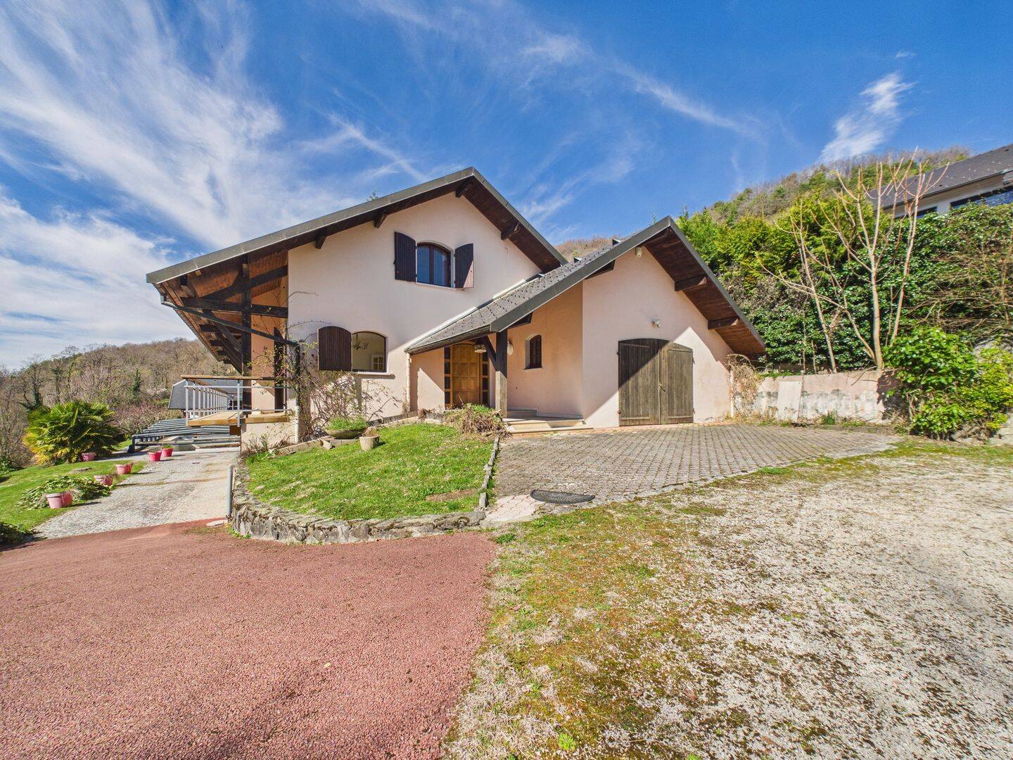Maison 11 pièces 377 m² · à Saint-Alban-Leysse · 377 m² · 1 100 000 €
