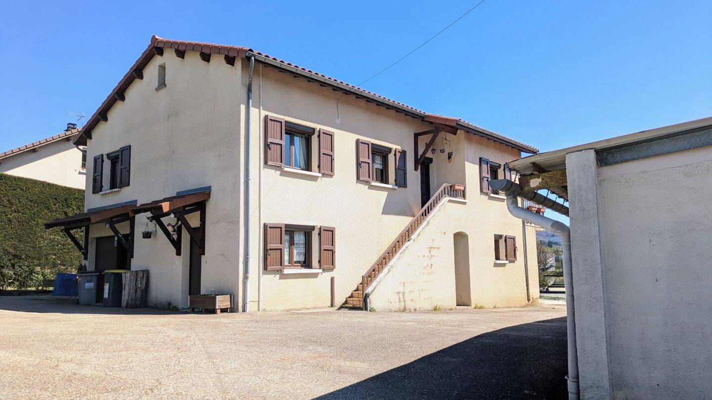 Maison 8 pièces 148 m² · à Unieux · 148,1 m² · 325 000 €