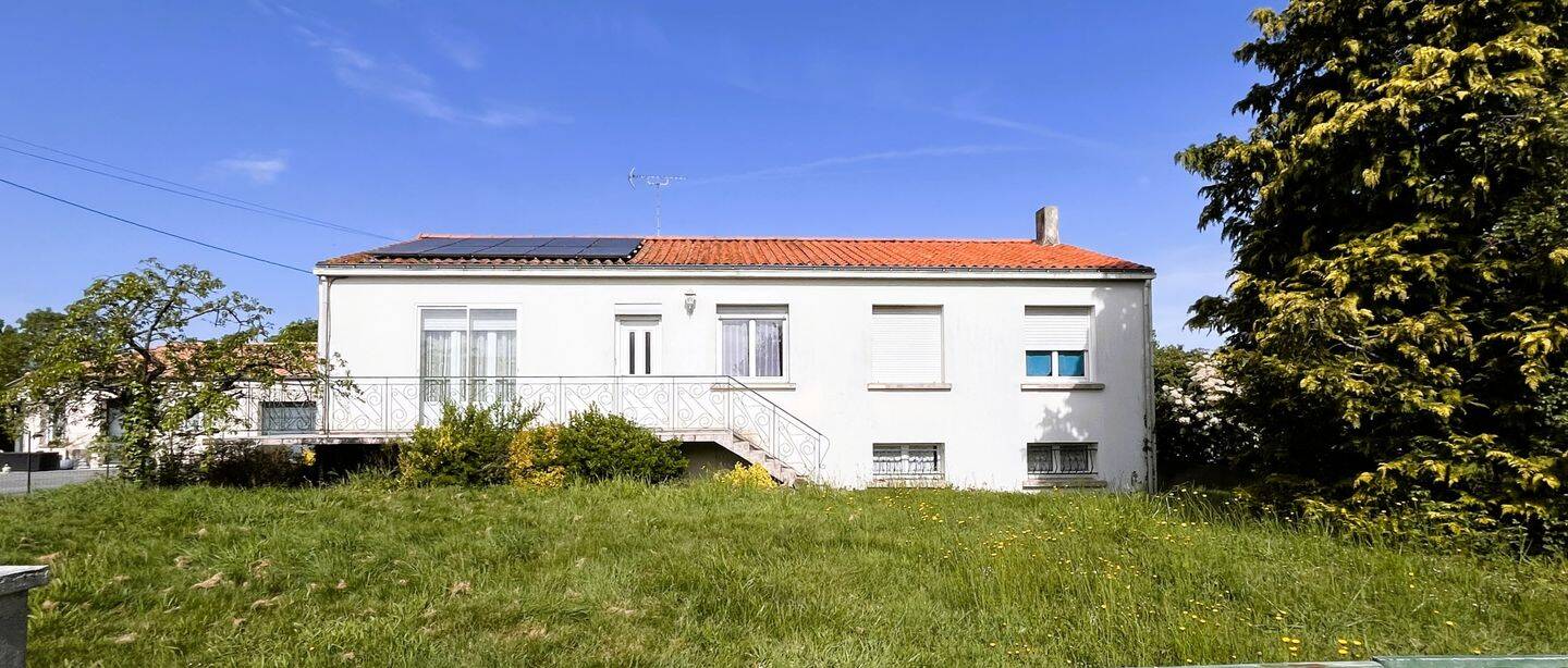 Maison 6 pièces 143 m² · à Saint-Georges-de-Pointindoux · 143 m² · 189 900 €