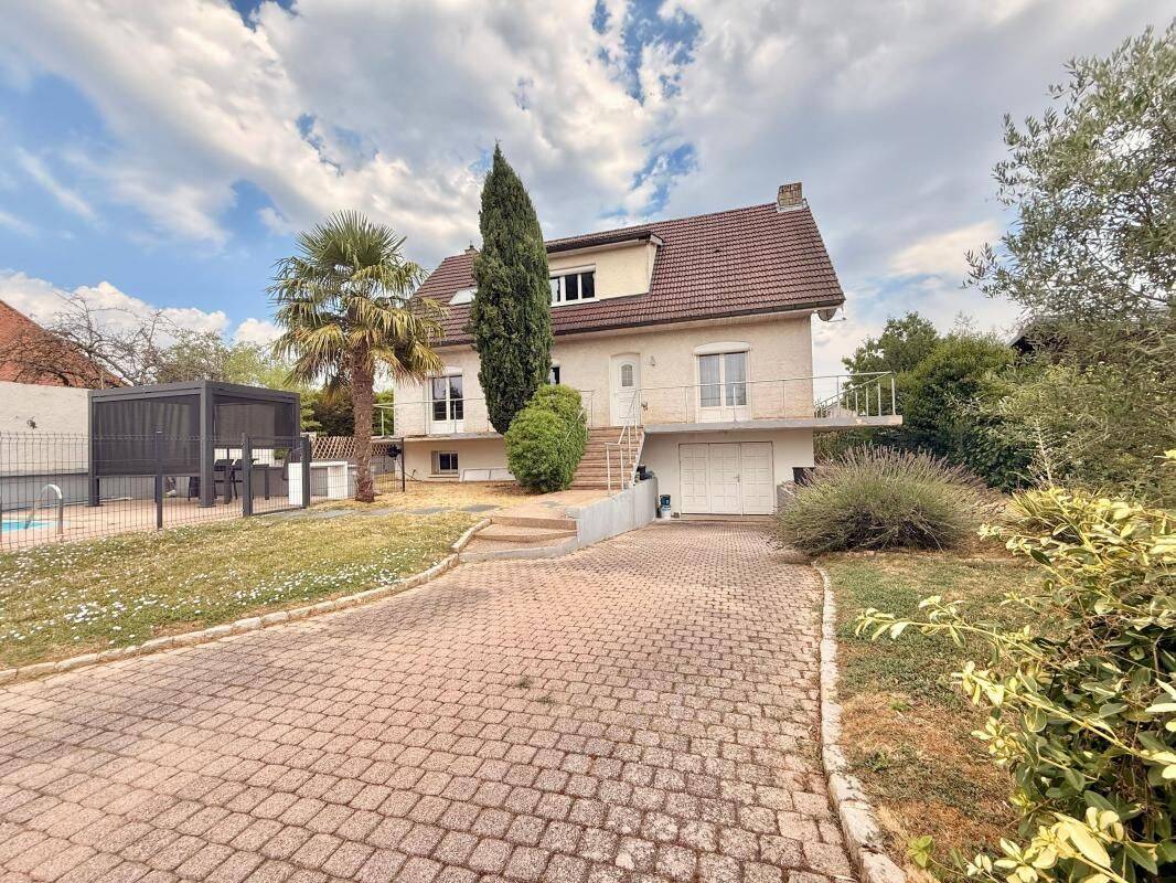 Maison 6 pièces 166 m² · à Longeault-Pluvault · 165,6 m² · 329 000 €
