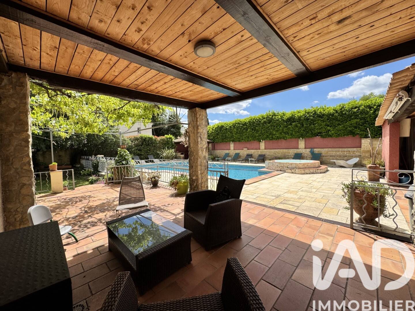Maison 10 pièces 190 m² · à Sernhac · 190 m² · 580 000 €