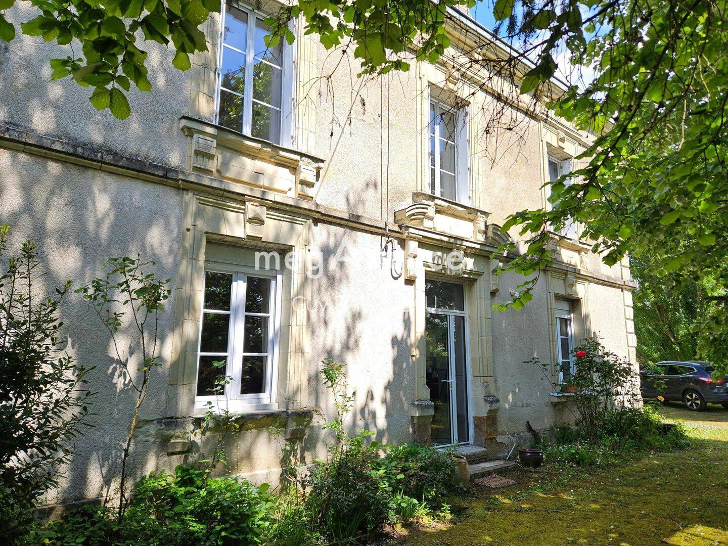 Maison 10 pièces 220 m² · à Brion-près-Thouet · 220 m² · 184 800 €