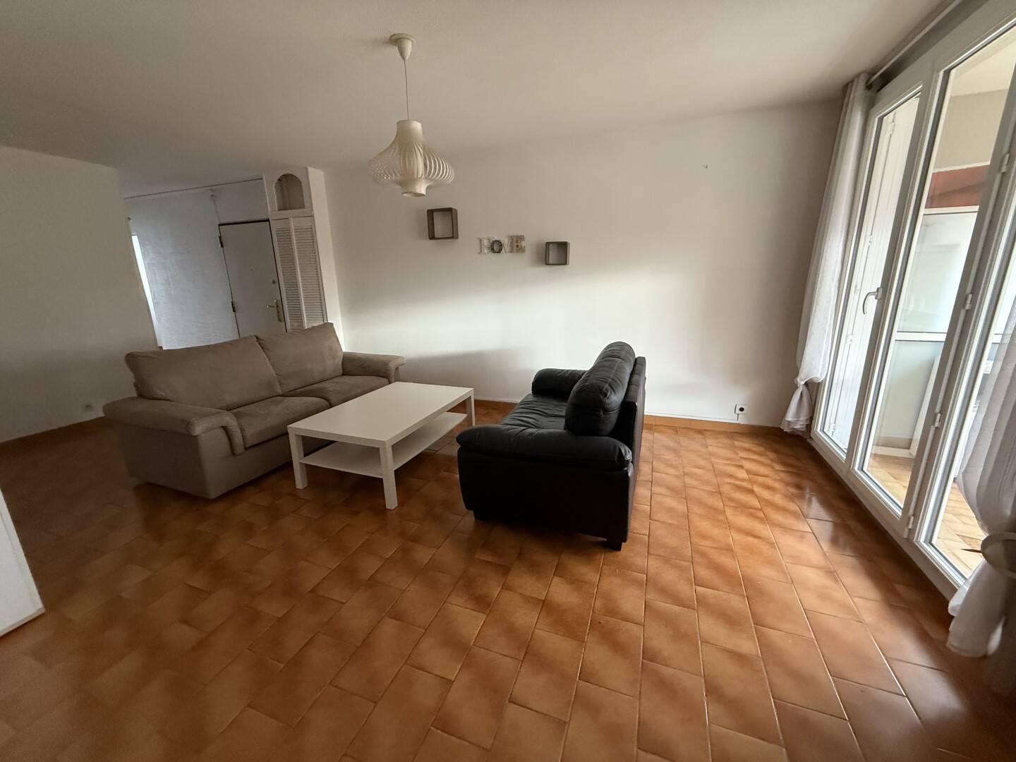 Appartement 4 pièces 76 m² · à Aix-en-Provence · 76,2 m² · 1 150 €/mois