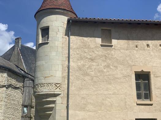 Maison de ville à vendre 199 000 € 9 pièces 5 chambres 150 m² 647 m² de terrain Mirebeau 86110