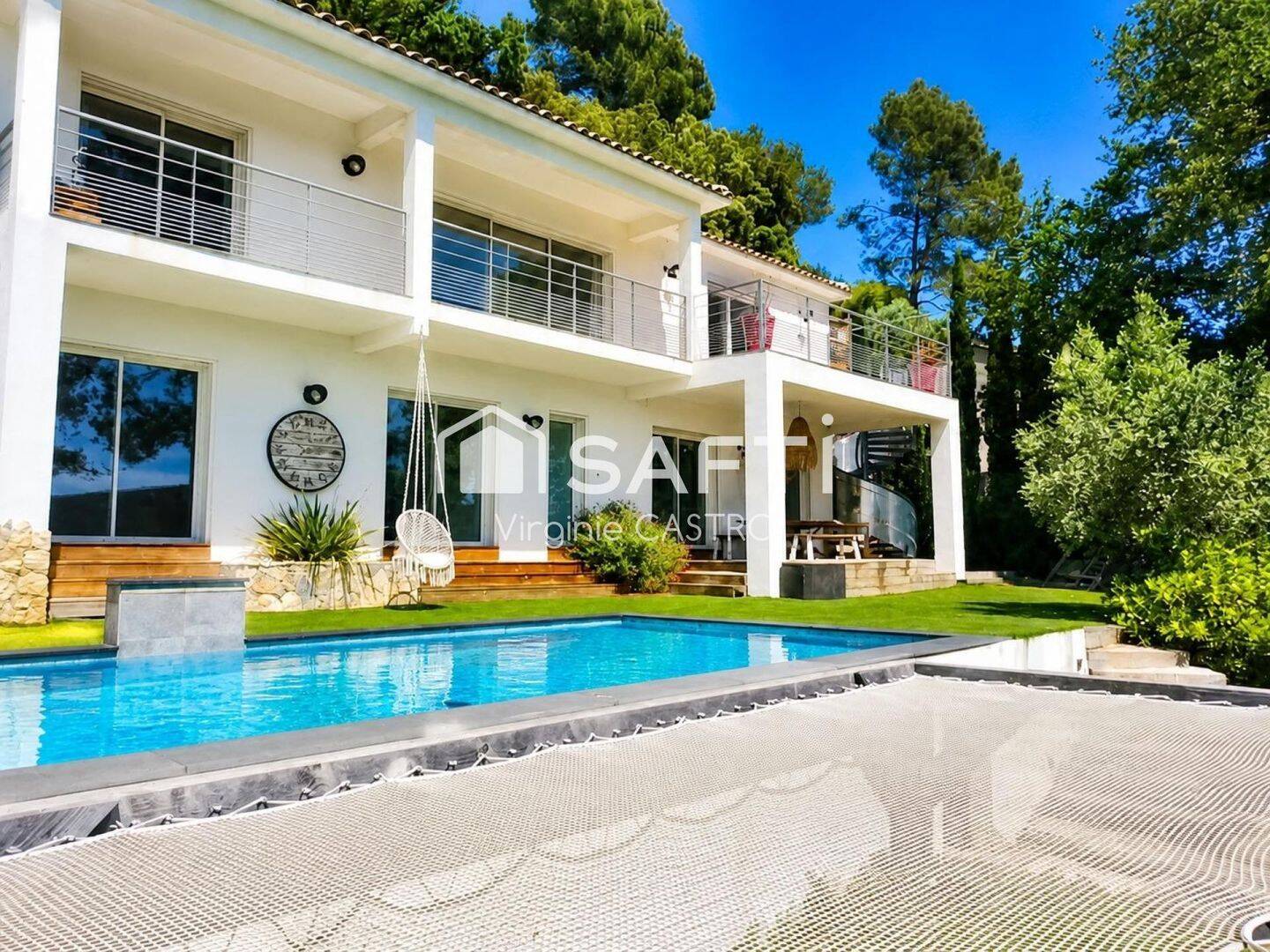 Maison 7 pièces 200 m² · à Bagnols-en-Forêt · 200 m² · 890 000 €
