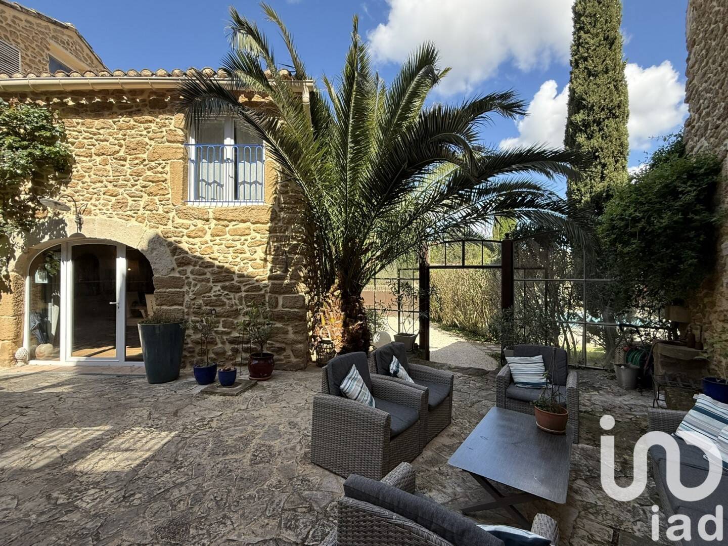 Maison 11 pièces 322 m² · à Suze-la-Rousse · 322 m² · 990 000 €