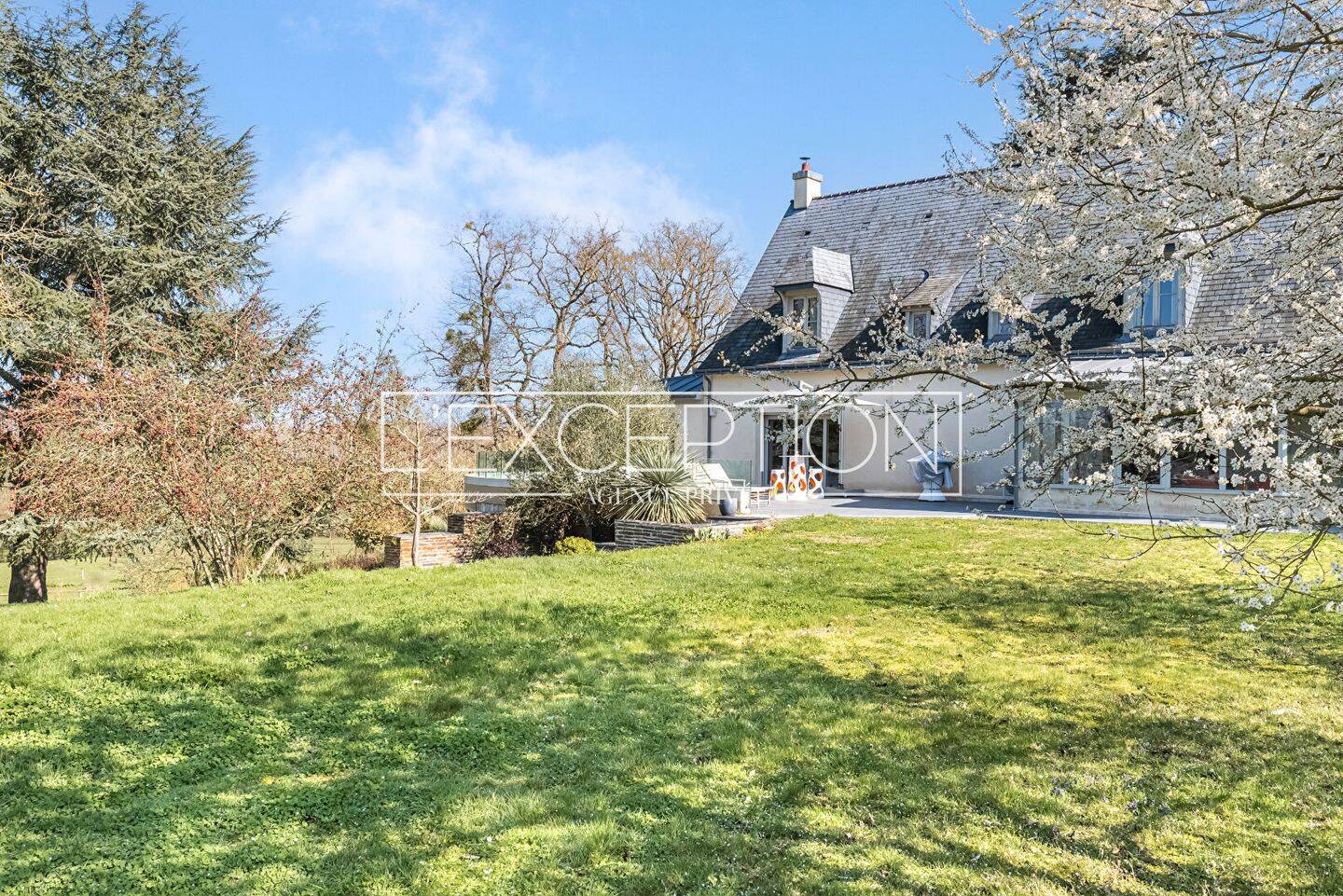 Maison 11 pièces 432 m² · à Blaison-Saint-Sulpice · 432 m² · 1 260 000 €