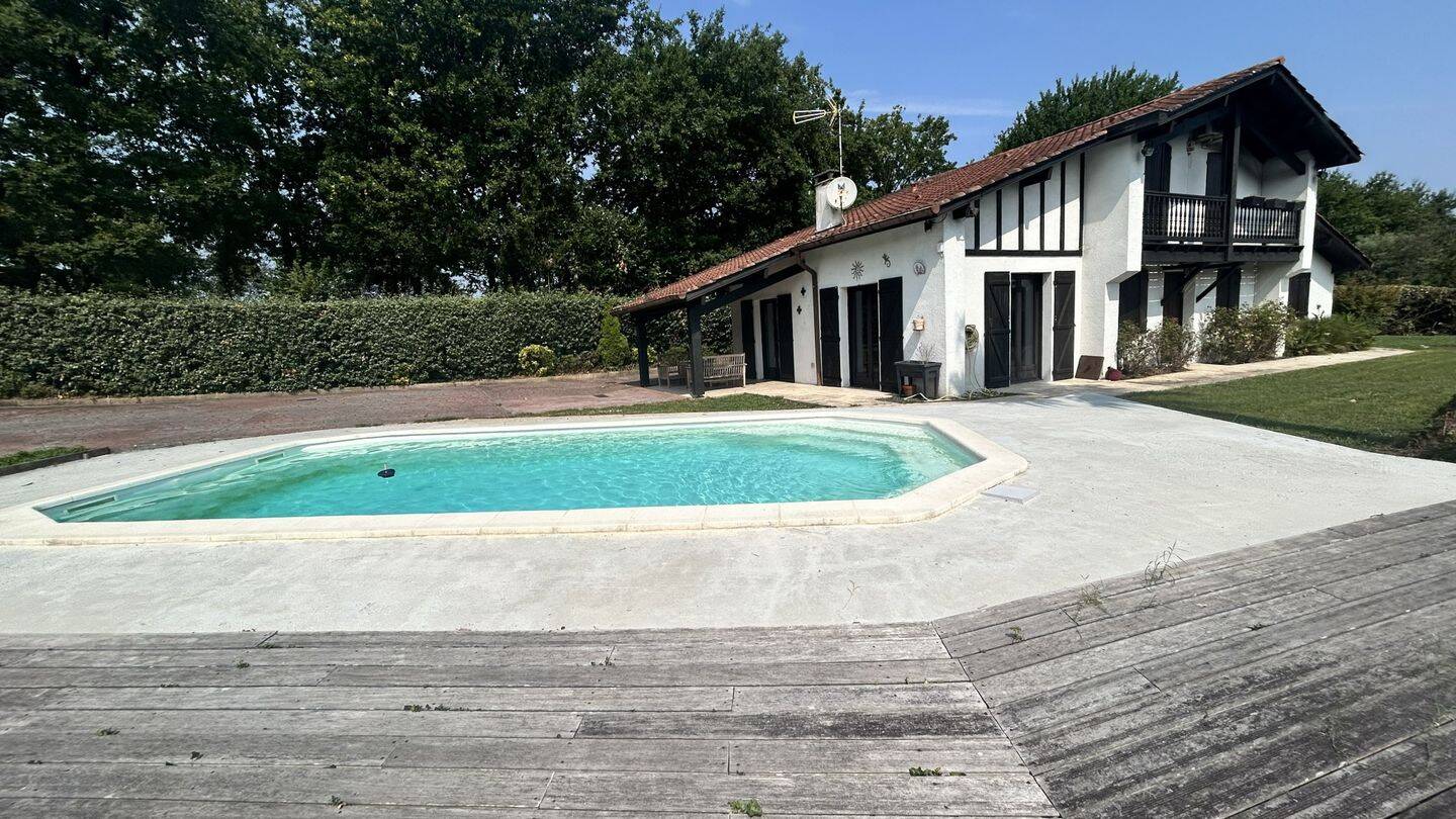 Maison 4 pièces 120 m² · à Urrugne · 120,1 m² · 880 000 €