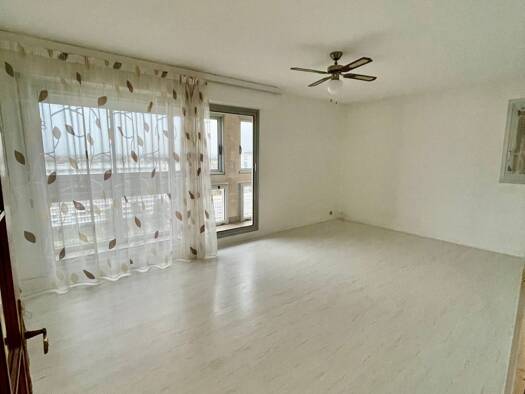 Appartement à louer 900 € 4 pièces 3 chambres 88 m² Étage 14/15 Couronneries Poitiers 86000