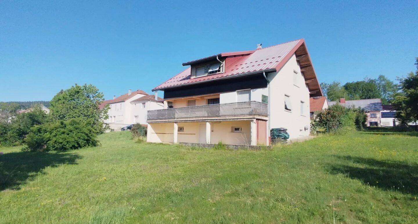 Maison 9 pièces 195 m² · à La Chaux-du-Dombief · 194,9 m² · 285 000 €