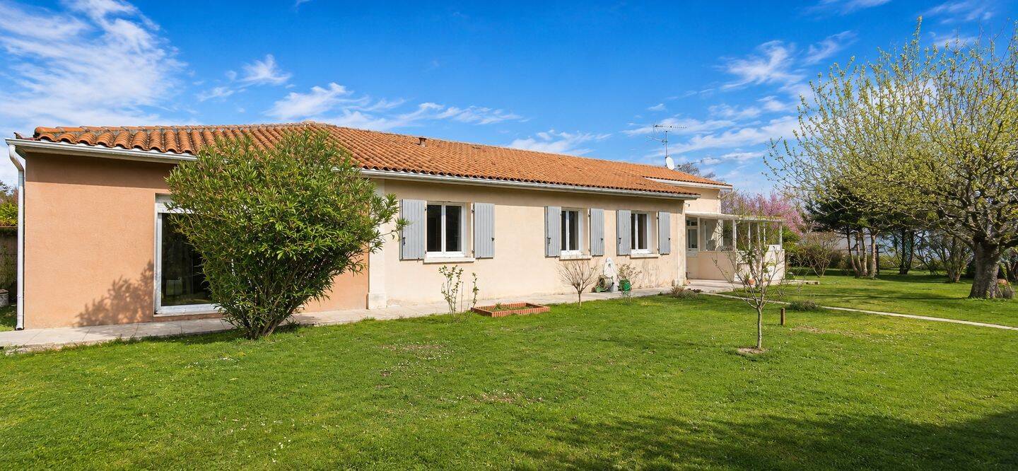 Maison 8 pièces 191 m² · à Gond-Pontouvre · 190,5 m² · 294 000 €
