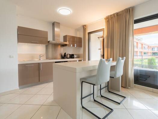 Appartement à louer 3 200 € 5 pièces 4 chambres 127 m² Étage 2/4 Marina Villeneuve-Loubet 06270