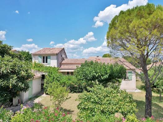 Villa à vendre 460 000 € 8 pièces 6 chambres 155,6 m² 834 m² de terrain Nord Uzès 30700