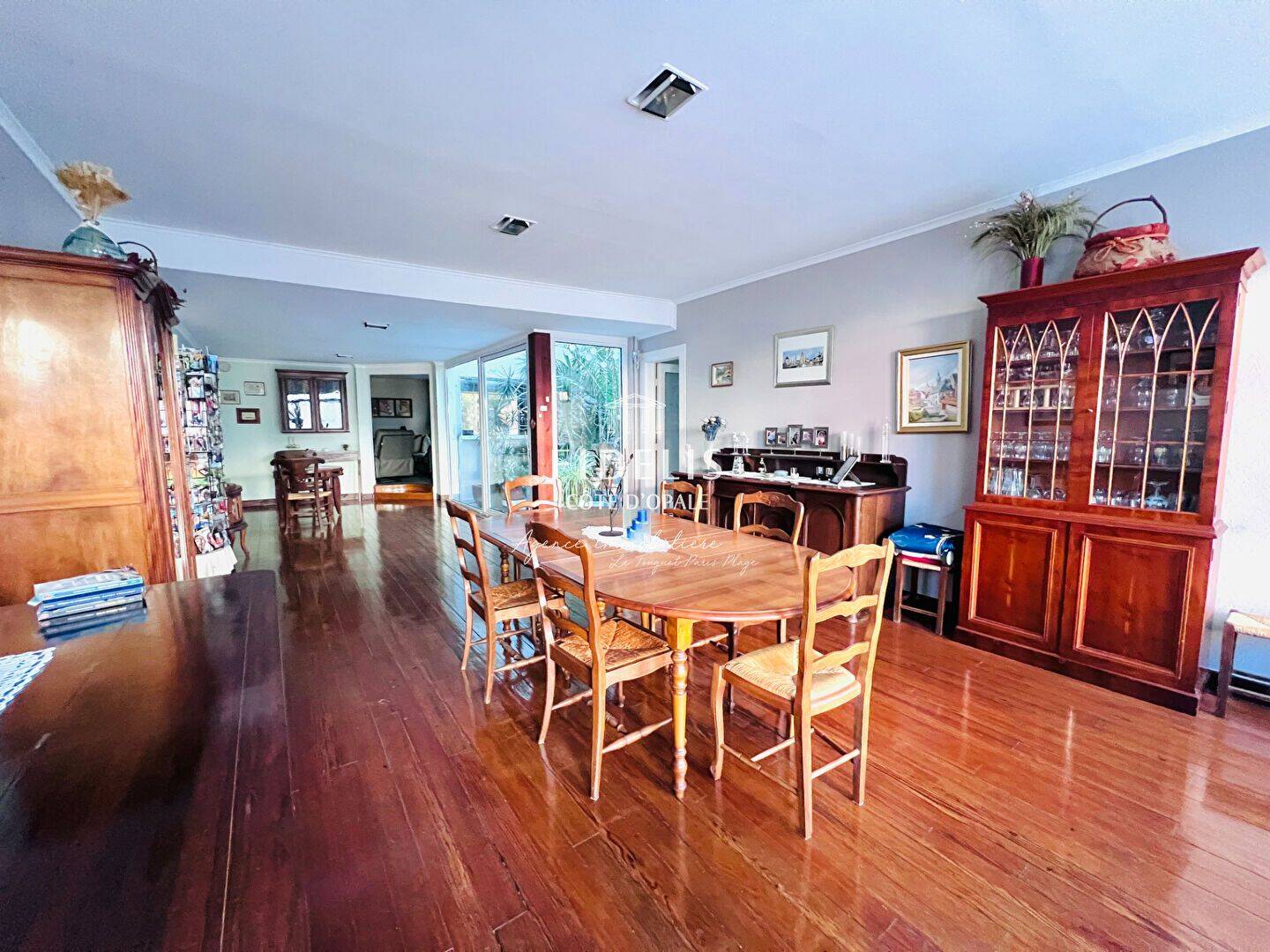 Maison 16 pièces 400 m² · à Montreuil-sur-Mer · 400 m² · 871 500 €
