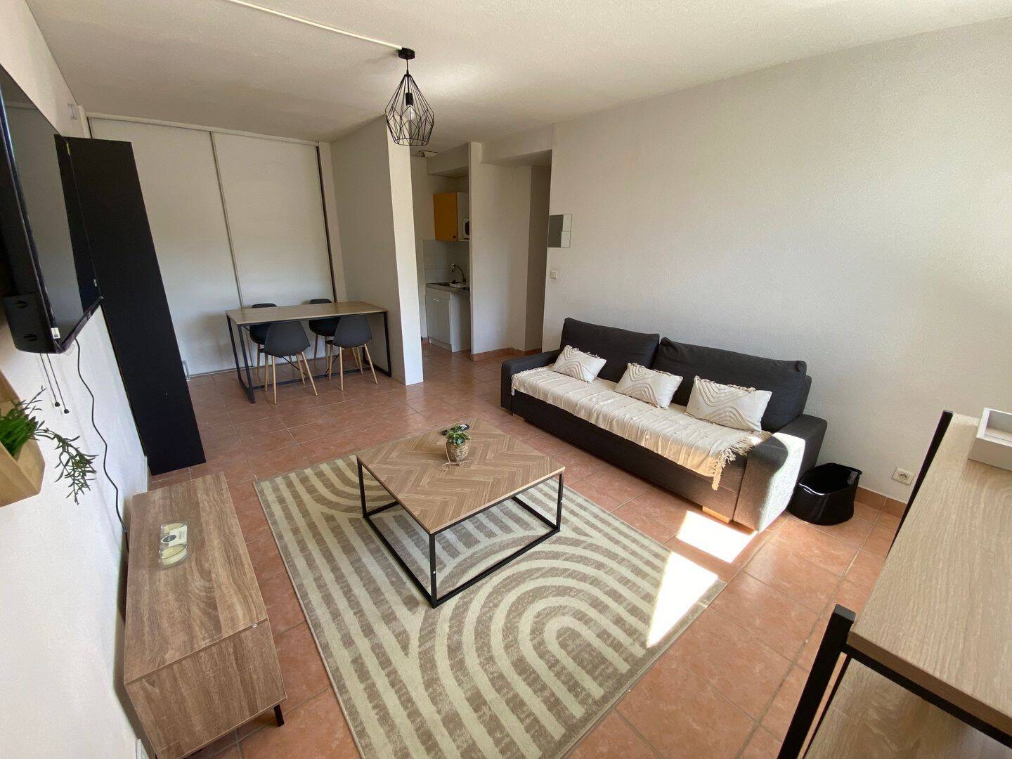 Appartement 1 pièce 33 m² · à Nîmes · 32,6 m² · 460 €