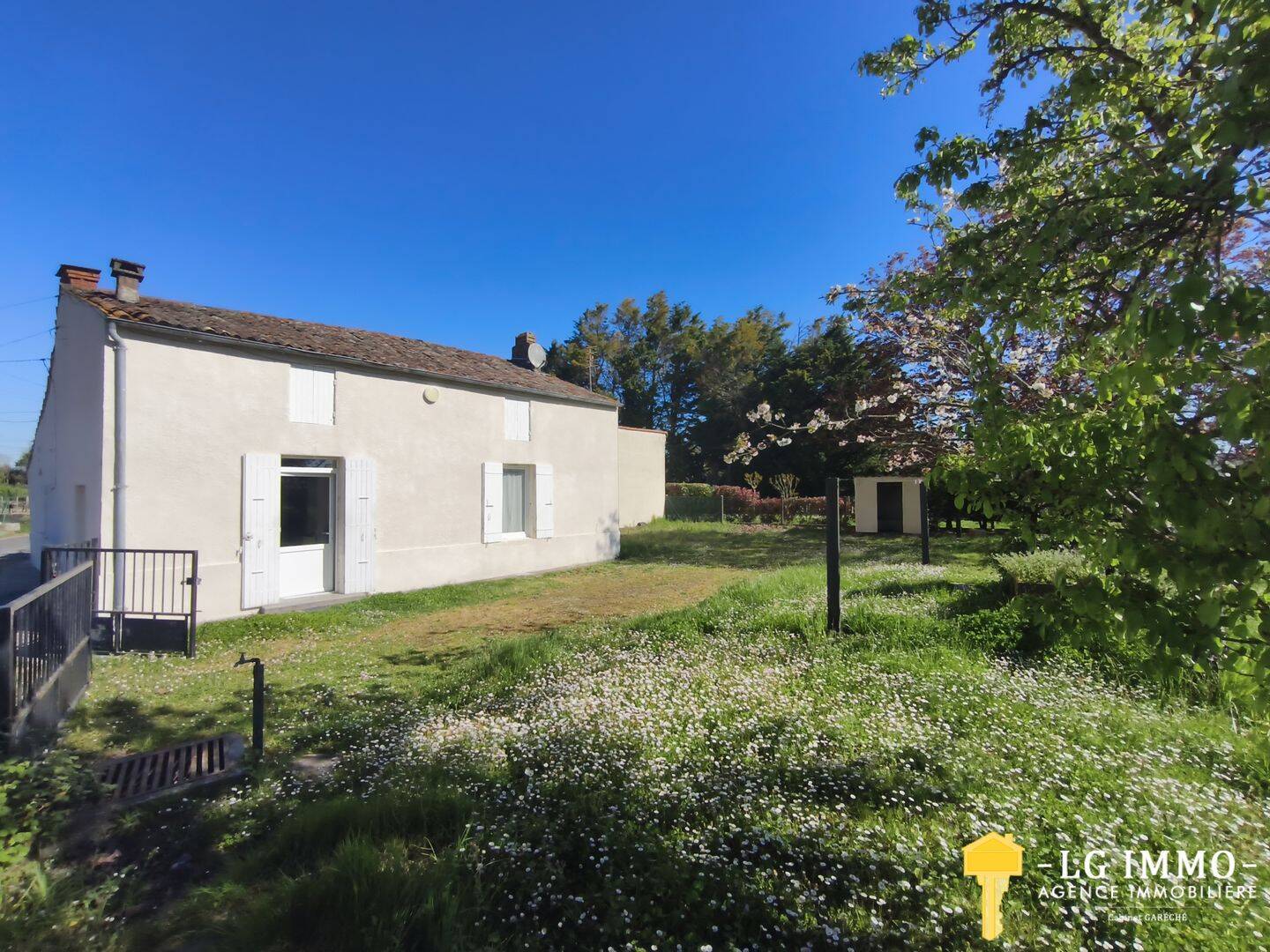 Maison 3 pièces 90 m² · à Brie-sous-Mortagne · 90 m² · 127 500 €
