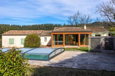 Maison de plain-pied à vendre 498 000 € 4 pièces 3 chambres 117 m² 3 400 m² de terrain Meounes les Montrieux 83136