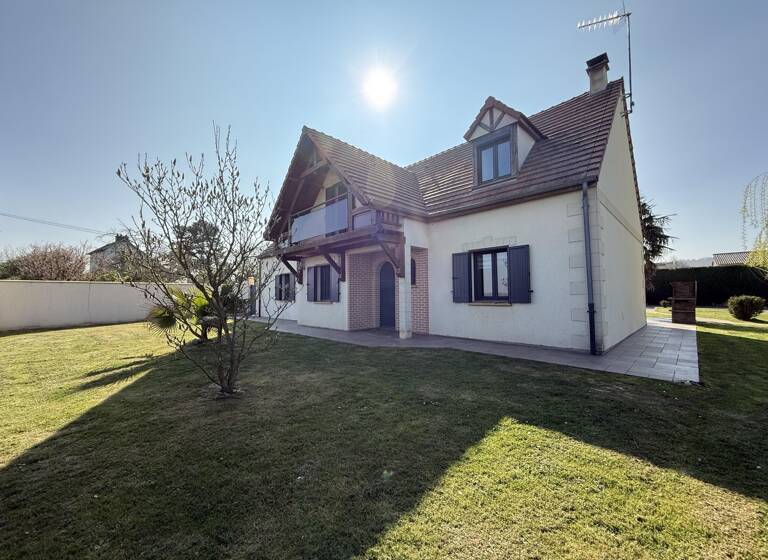 Maison à vendre 299 000 € 6 pièces 4<br/>chambres 131,1 m²<br/>superficie 1 975 m²<br/>terrain Zone Nord Ouest Noyon 60400