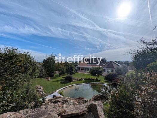 Maison de plain-pied à vendre 550 000 € 10 pièces 5 chambres 240 m² 4 380 m² de terrain Aigné 72650