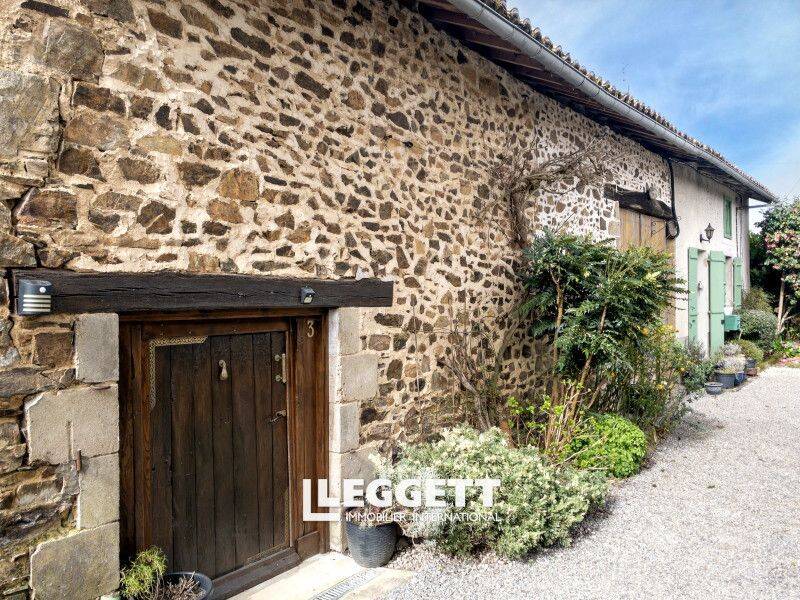 Maison 8 pièces 200 m² · à Massignac · 200 m² · 237 000 €