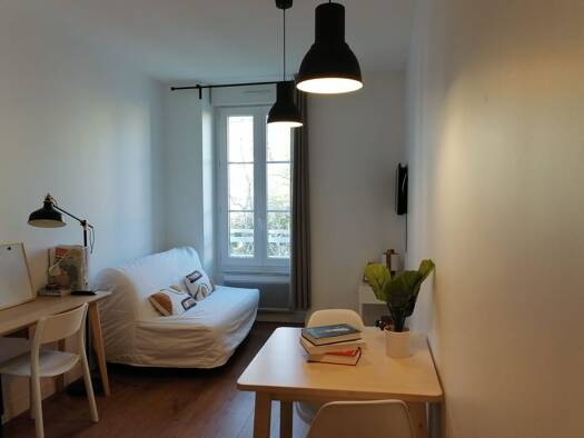 Appartement à louer 563 € 1 pièce 20 m² Étage 3/3 disponible dès maintenant Saint Jean du Var Toulon 83000