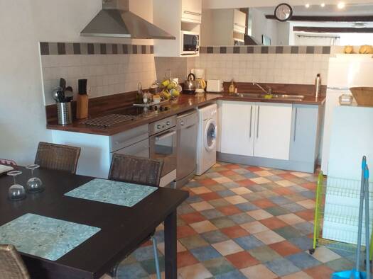 Appartement à louer 800 € 2 pièces 1 chambre 60 m² Étage 2/3 Saint-Chinian 34360