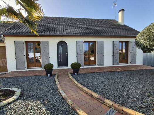 Maison à vendre 180 000 € 3 pièces 2 chambres 93 m² 2 486 m² de terrain La Suze-sur-Sarthe 72210