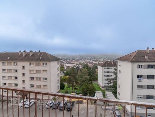 Appartement à vendre 150 000 € 5 pièces 2 chambres 90 m² Étage 3/4 Nord Lons-le-Saunier 39000