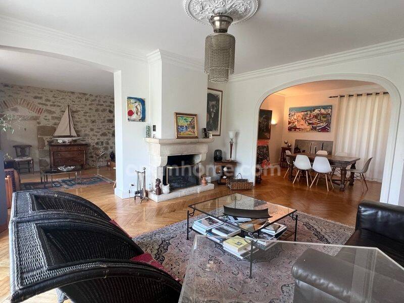 Maison 10 pièces 241 m² · à Mortagne-sur-Sèvre · 241 m² · 560 000 €