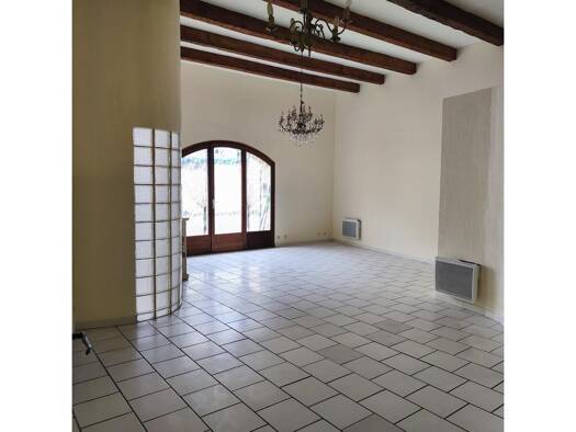 Appartement à vendre 270 000 € 3 pièces 2 chambres 71 m² RDC Temple Toulon 83000