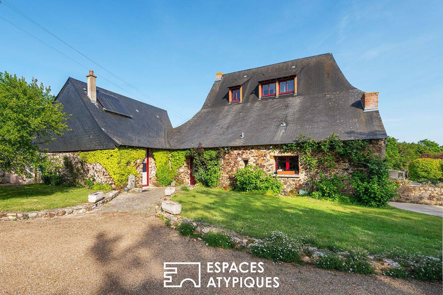 Maison 10 pièces 452 m² · à Segré-en-Anjou Bleu · 452 m² · 579 000 €