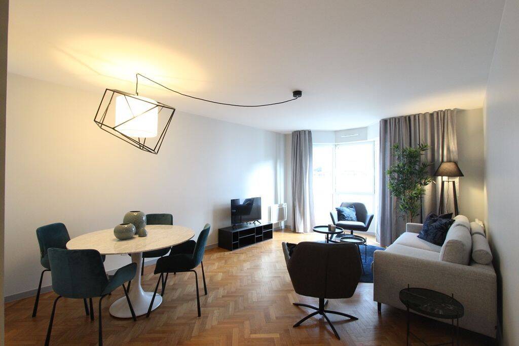Appartement 3 pièces 74 m² · à Paris 17ème Arrondissement · 73,9 m² · 2 900 €/mois