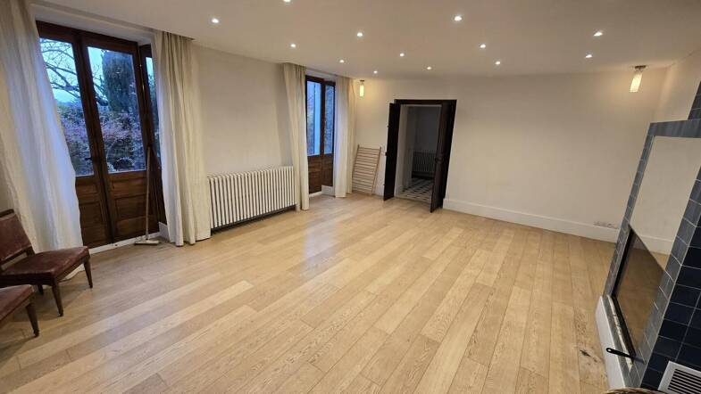 Appartement à louer 1 346 € 3 pièces 2 chambres 144 m² Rives 38140