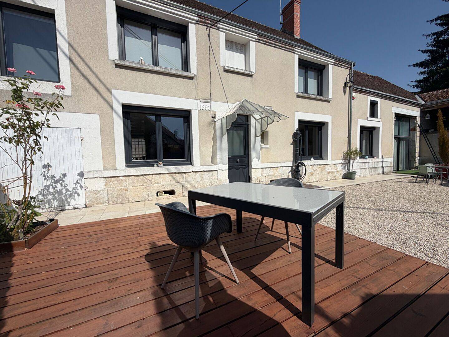Maison 11 pièces 264 m² · à Mareau-aux-Prés · 264 m² · 469 000 €