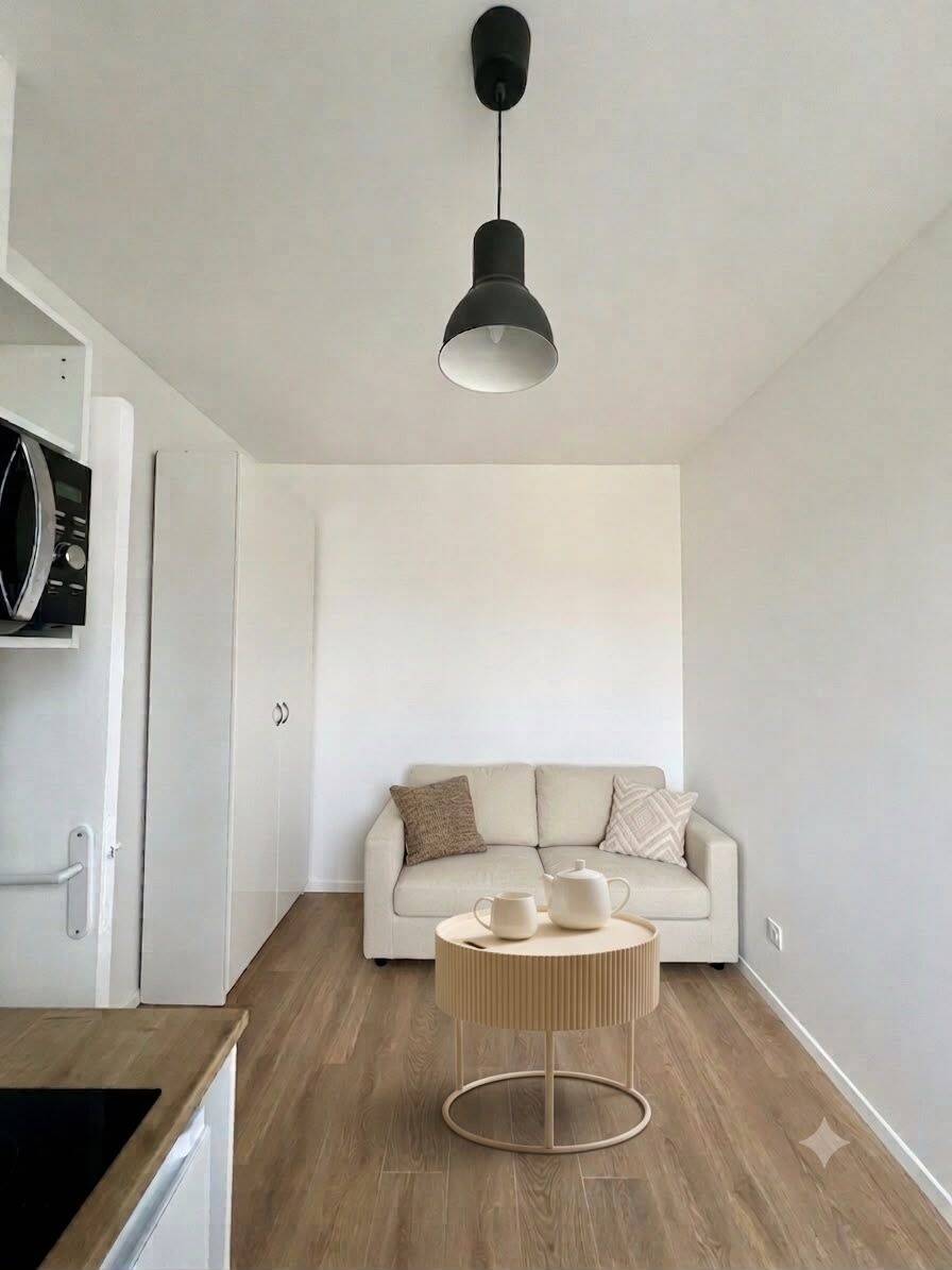 Appartement 1 pièce 12 m² · à Paris 18ème Arrondissement · 12 m² · 730 €