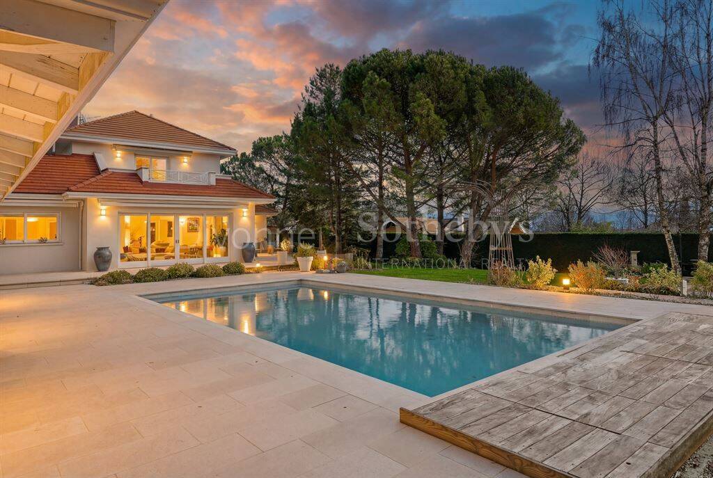 Maison 9 pièces 364 m² · à Divonne-les-Bains · 364 m² · 2 990 000 €