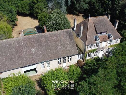 Maison à vendre 445 000 € 9 pièces 245 m² 4 400 m² de terrain Boucicaut-Saint Cosme Chalon-sur-Saône 71100