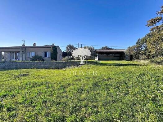 Maison de plain-pied à vendre 395 000 € 5 pièces 3 chambres 95 m² 6 840 m² de terrain Roussillon 84220