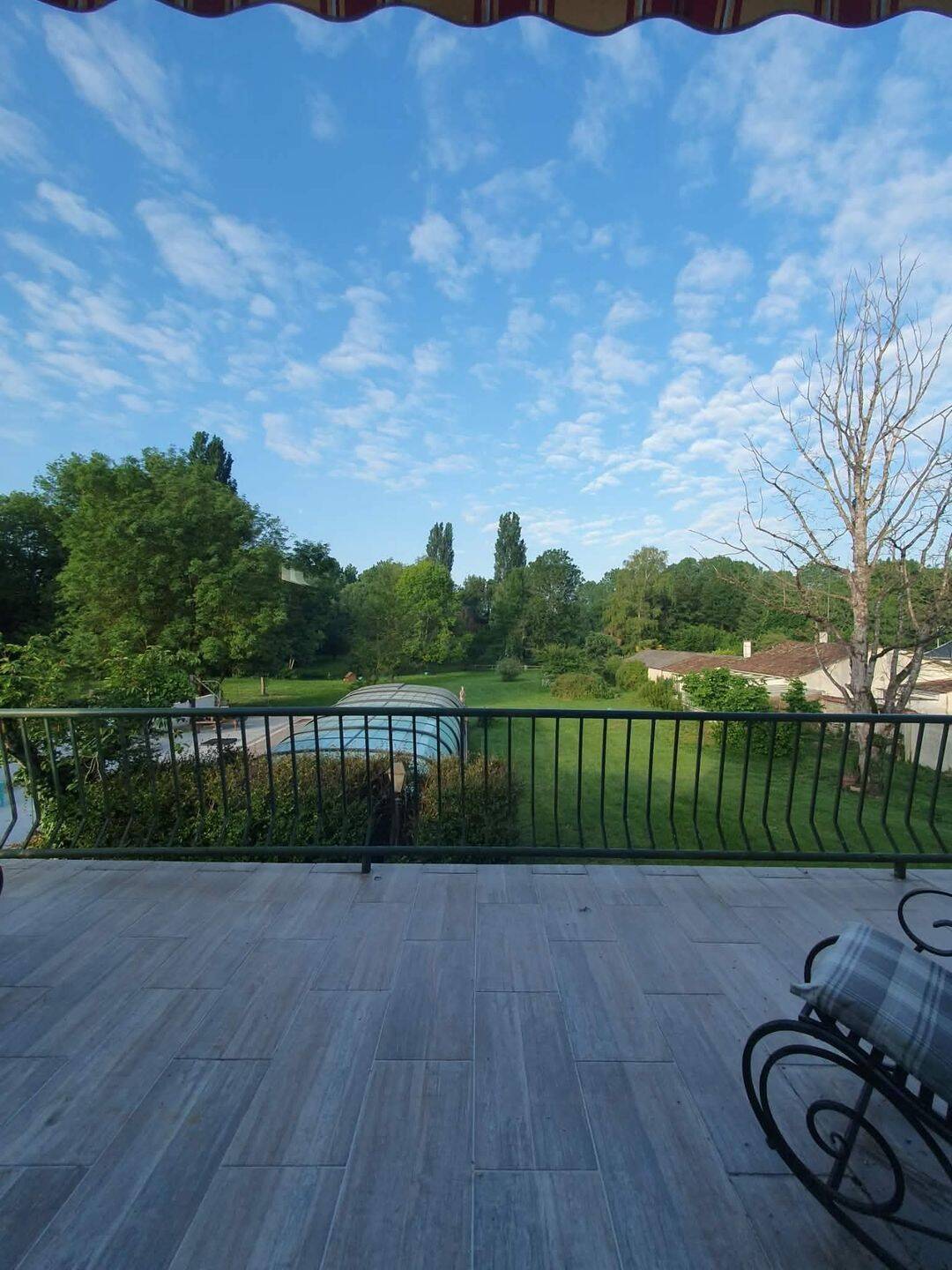 Maison 11 pièces 362 m² · à Saint-Jean-d'Angély · 362 m² · 350 000 €