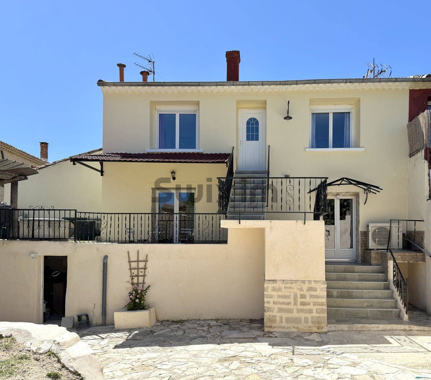 Maison 10 pièces 140 m² · à Saint-Jean-de-Ceyrargues · 140 m² · 242 000 €