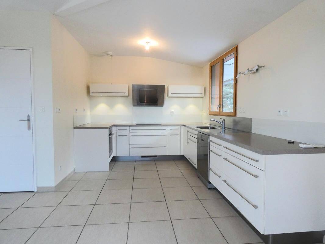 Appartement 5 pièces 160 m² · à Saint-Genis-Laval · 160 m² · 1 854 €/mois