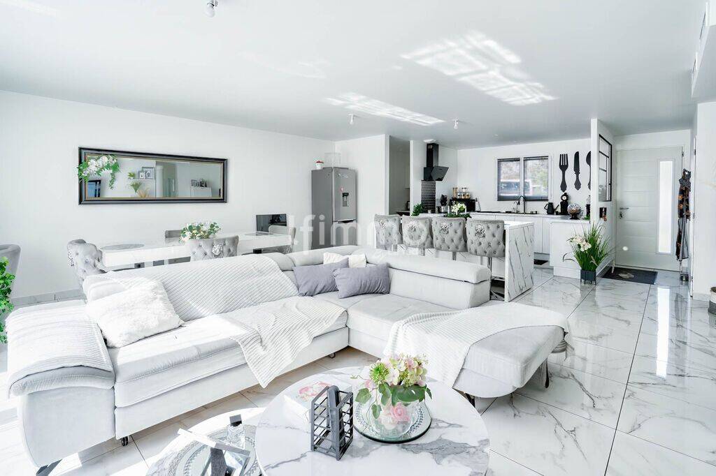 Maison 6 pièces 112 m² · à Saint-Yzan-de-Soudiac · 111,9 m² · 246 300 €