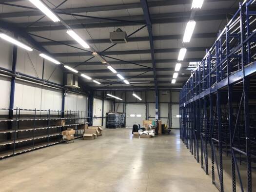 Entrepôt à louer 8 500 € 1 571 m² d'espace de stockage Charruauds le Pintey Libourne 33500