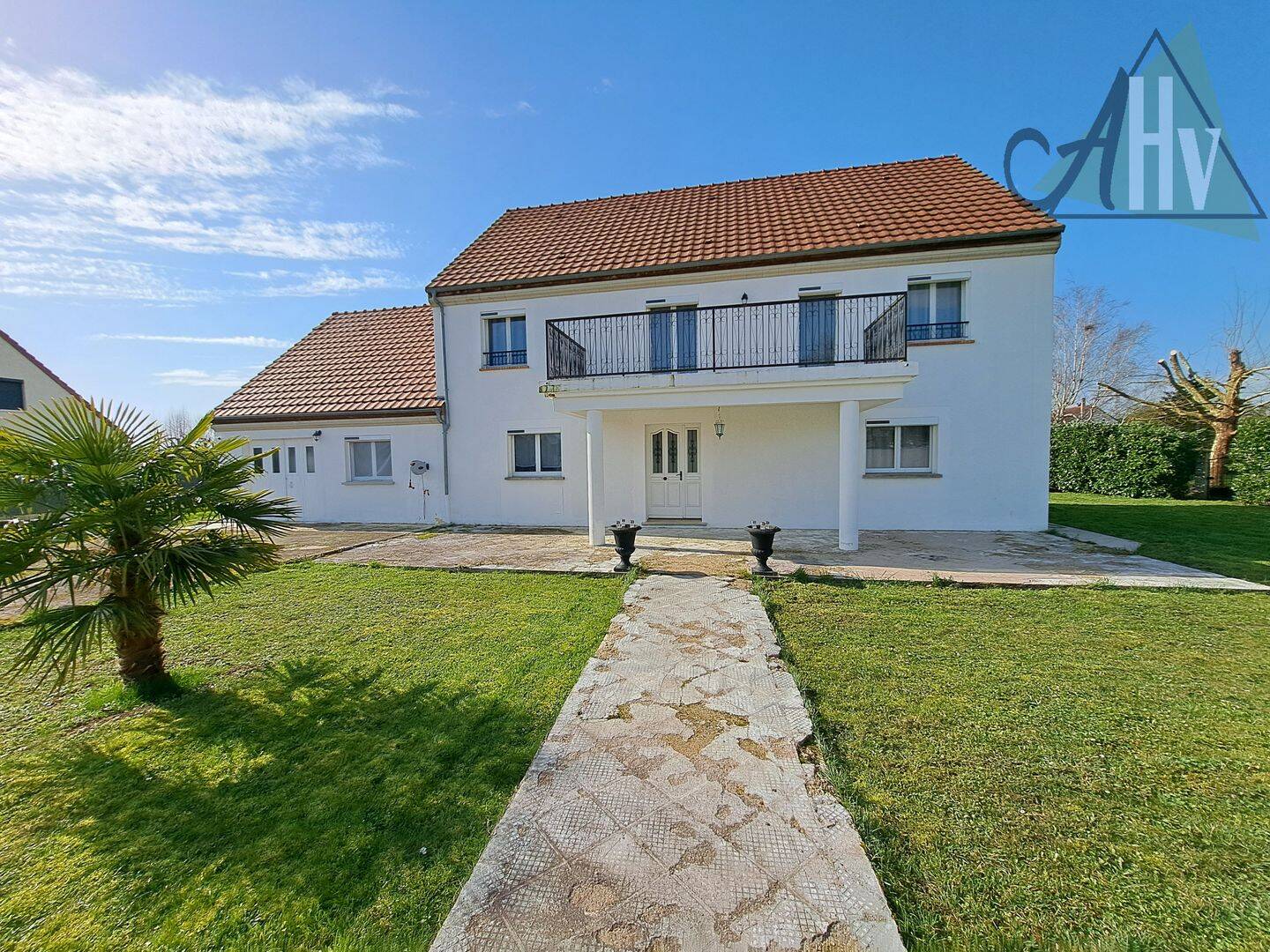 Maison 9 pièces 240 m² · à Saint-Florentin · 240 m² · 266 430 €