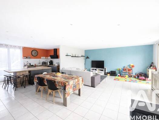 Maison de plain-pied à vendre 179 000 € 5 pièces 3 chambres 118 m² 1 000 m² de terrain Lazenay 18120