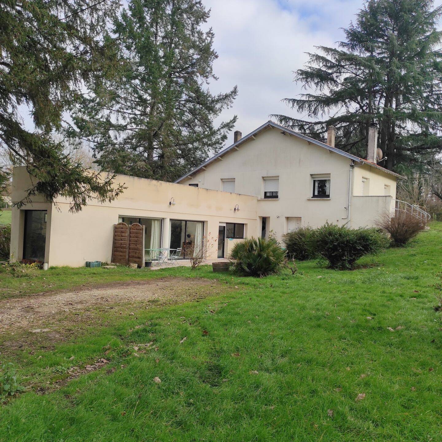 Maison 6 pièces 186 m² · à Champcevinel · 186 m² · 216 000 €