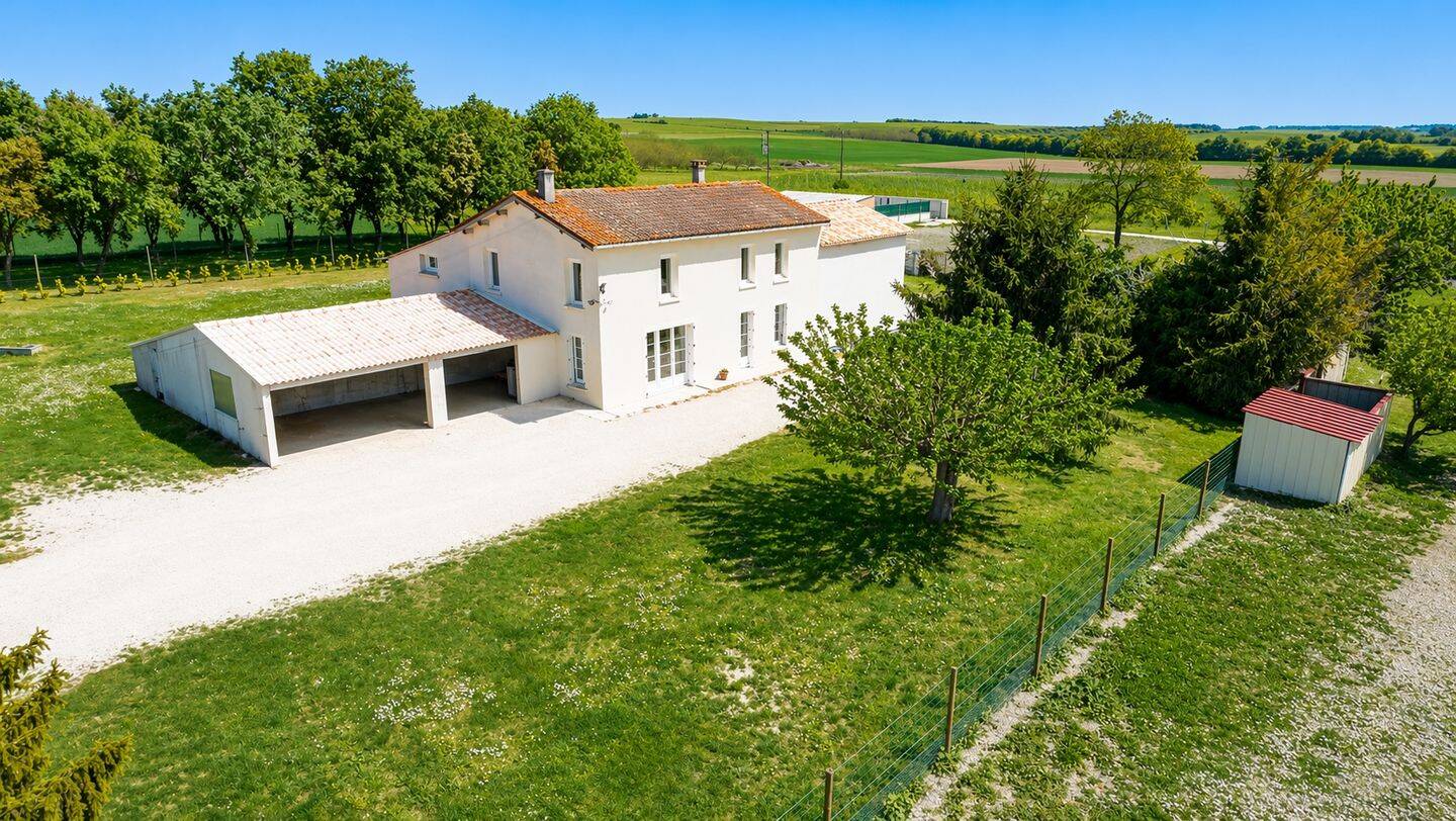 Maison 6 pièces 165 m² · à Allas-Champagne · 165 m² · 280 000 €