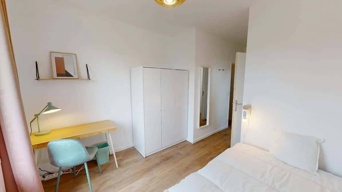 Appartement 1 pièce 15 m² · à Issy-les-Moulineaux · 15 m² · 1 215 €/mois