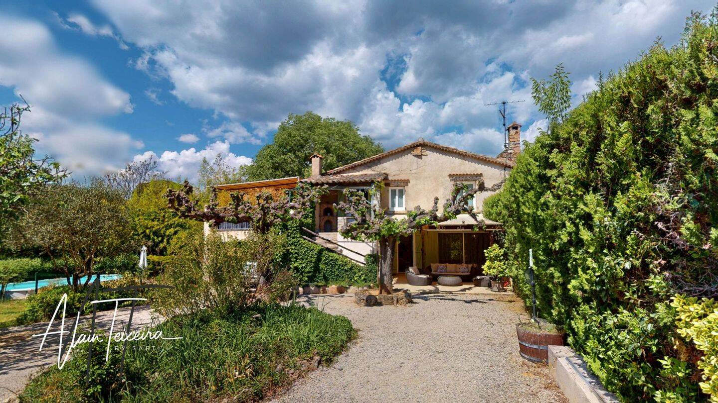 Maison 7 pièces 210 m² · à Saint-Antonin-du-Var · 210 m² · 620 000 €